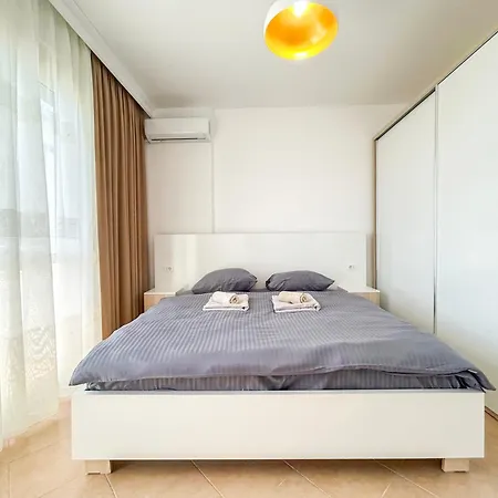 1 Bedroom 1022 *